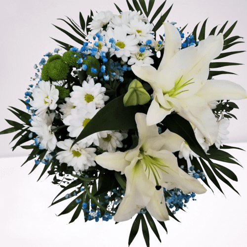 ramo paniculata azul lilium blanco margarita blanca