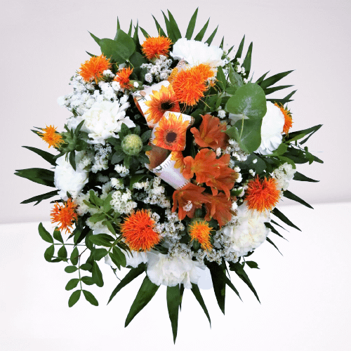 ramo clavel blanco y flores naranjas
